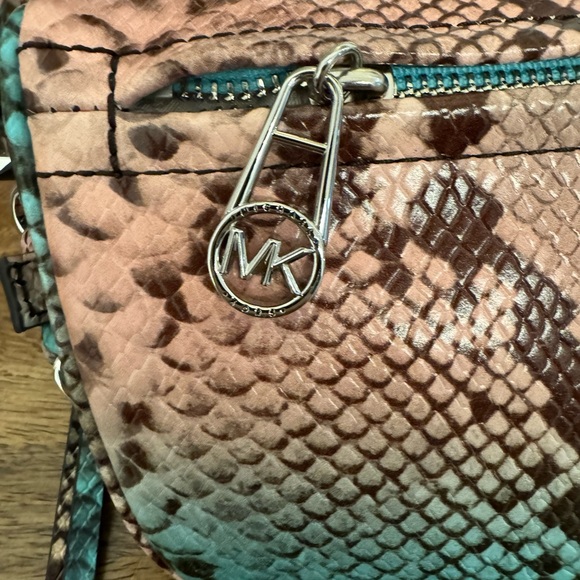 Michael Kors Slater Leather Ocean Blue Multi Snake Print Sling Pack MSGR Bag NWT - Picture 5 of 11